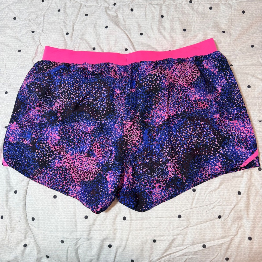 Under Armour HeatGear Womens Large Pink Purple Leopard Print Running Shorts L - Picture 4 of 7